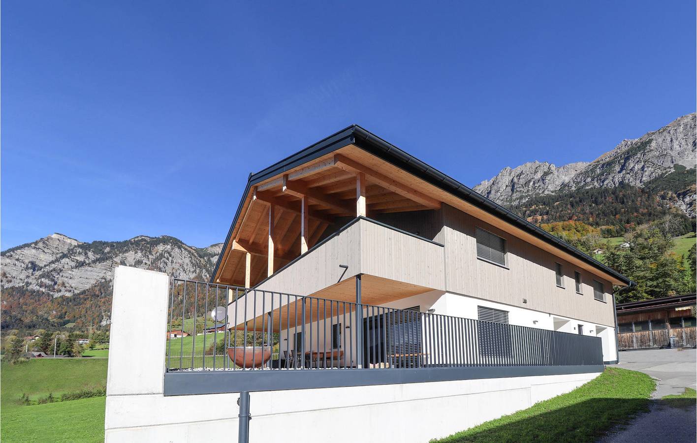 Ganze Ferienwohnung, Gemütliche 73qm Wohnung: WiFi, Parkplatz, Küche, Fluss 2km in Bludenz, Verwall