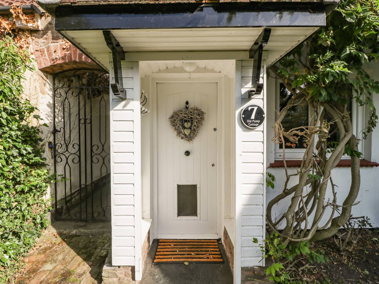 Old Pump Cottage in Herefordshire
