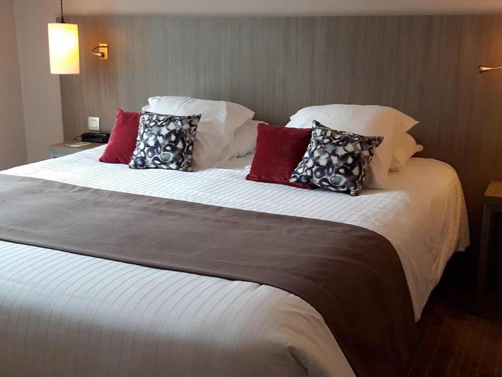 Hôtel pour 2 personnes, avec terrasse ainsi que jacuzzi et piscine