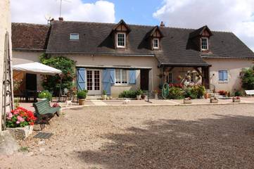 Chambre d’hôte pour 2 personnes, avec piscine ainsi que vue et jardin, animaux acceptés à Suèvres