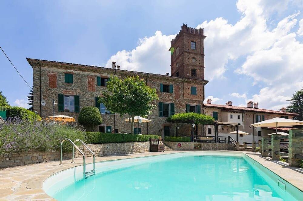 Palazzo K - B&B in country home with pool (room Valentina) in Savona, Province de Savona