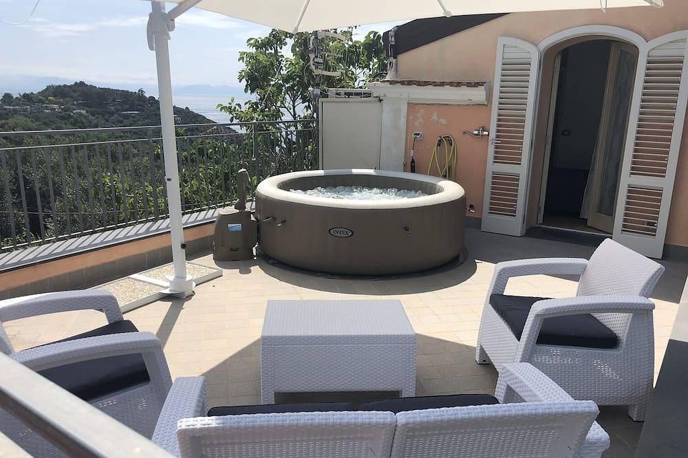 A newly renovated, stylish 2 bedroom apartment with amazing sea view in Nerano, Naples Province