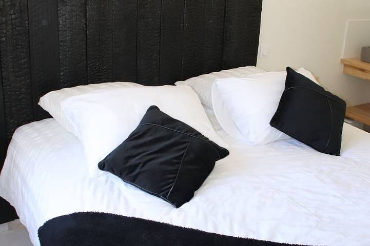 Location de vacances pour 14 personnes, avec jacuzzi et jardin, animaux acceptés à Saint-Paul-en-Pareds - 4