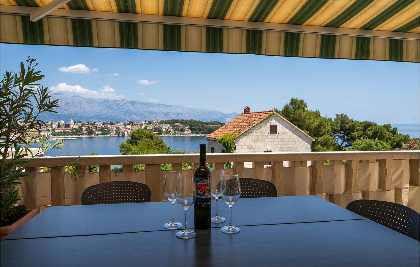 Ganze Ferienwohnung, Ferienwohnung für 5 Personen mit Terrasse in Selca, Povlija, Selca und Sumartin