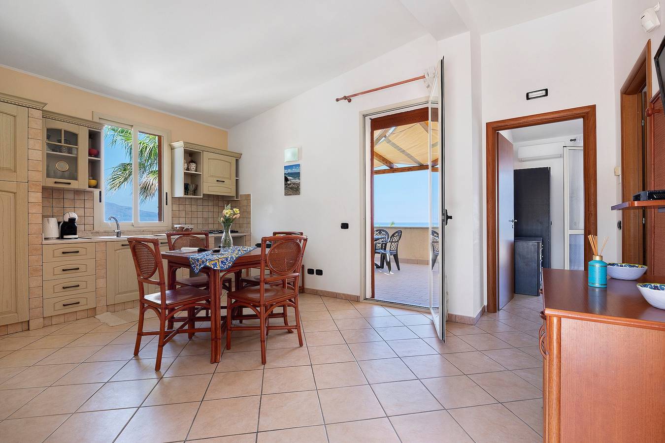Appartement entier, Appartement 'Casa Onda Azzurra' avec vue mer, Wi-Fi et climatisation in Spiaggia di Balestrate (Balestrate), Balestrate