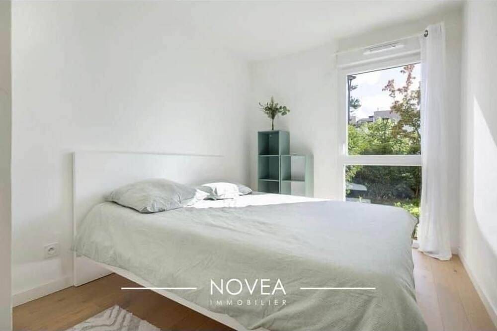 Entire apartment, La Suite Charbonnière in Charbonnières-les-Bains, Rhône