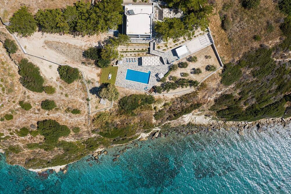 Kea, above the sea, superb views, near beach. in Almyrida, Vamos