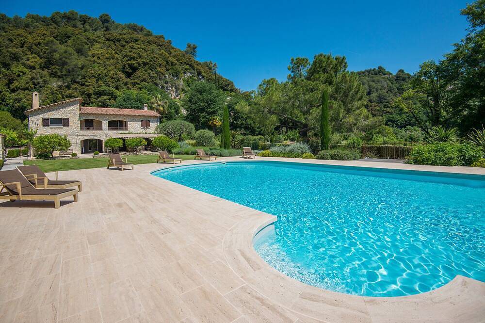 Proche de Nice villa typique en pierres de Vence au calme et spacieuse in Cagnes-sur-Mer, Région de Cannes