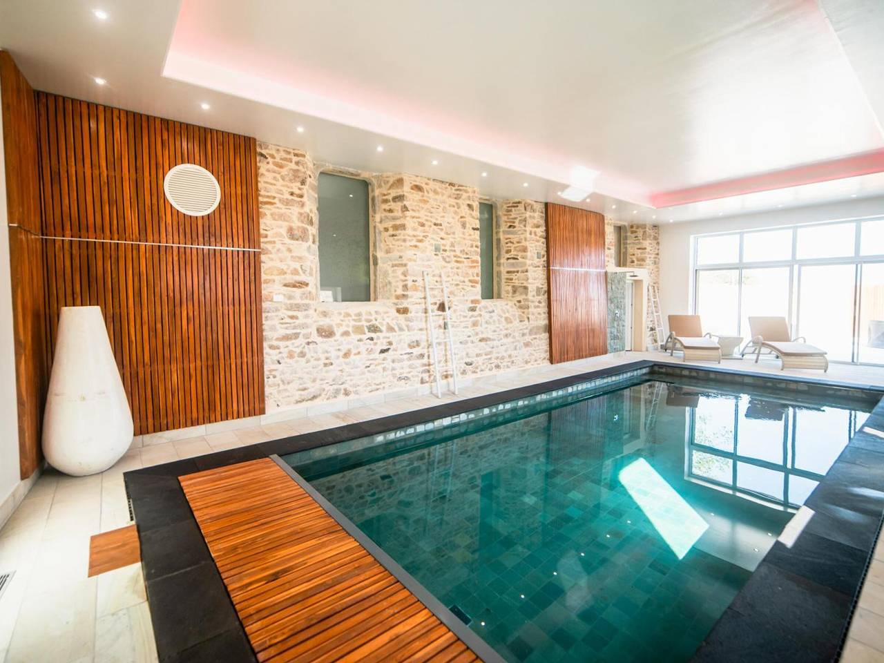 Casa de lujo con piscina interior y jardín en Normandía in Grosville, Côte de la Déroute