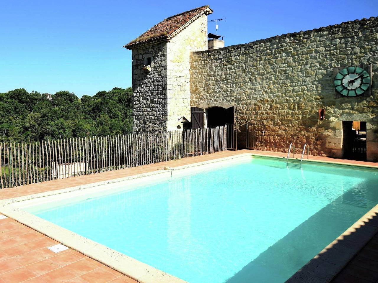 Rustic Castle in Bon Encontre with Terrace in Bon-Encontre, Agen Region