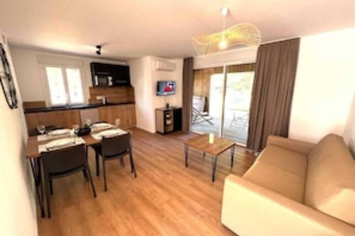 Gîte pour 4 personnes, avec piscine dans Plage Cala Rossa