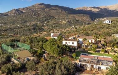 Casa rural para 18 personas, con terraza en Periana