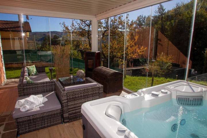 Villa con piscina per 11 persone, con Balcone e Idromassaggio nonché Terrazza e Giardino a Bologna