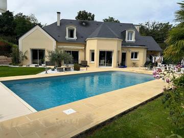 Cottage pour 2 personnes, avec piscine et jardin ainsi que terrasse et jacuzzi à Yvré-l'Évêque