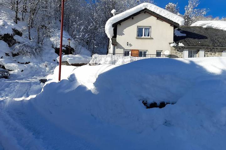 Location de vacances pour 5 personnes, avec jardin et terrasse, animaux acceptés à Mandailles-Saint-Julien - 4