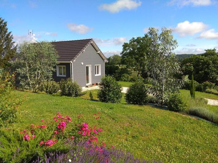 Location de vacances pour 4 personnes, avec terrasse ainsi que vue et jardin à Saint-Martin-sur-Ocre