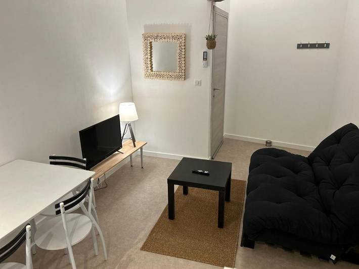 Gîte pour 4 personnes, avec piscine et jardin à Pouilly-le-Monial - 3