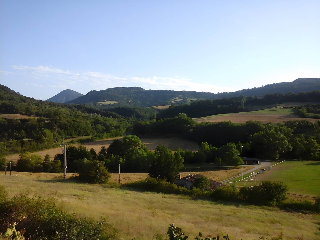 Entire apartment, Apartment 'À La Campagne' with Mountain View, Private Terrace and Wi-Fi in Bourdeaux, Die region
