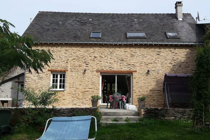 Gîte pour 8 personnes, avec terrasse et jardin