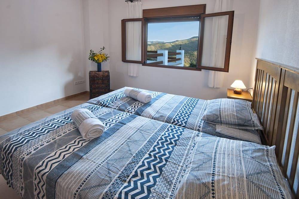 Villa La Noria, 15 Pers, wifi, swimming pool, Petfriendly, magnificent view in Comares, Málaga Province