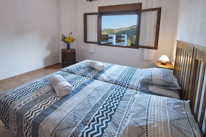 Villa La Noria, 15 People, Gärten, Wifi, Swimmingpool, Petfriendly. in Comares, Cordillera Penibética