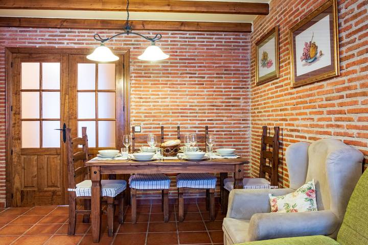 Finca 'Las Puentes 2' mit Bergblick, privatem Garten und Wi-Fi in Candelario, Salamanca Provinz