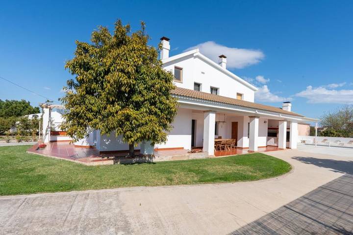 Casa de vacaciones para 9 personas, con jardín además de vistas y piscina, Se admiten mascotas - 1
