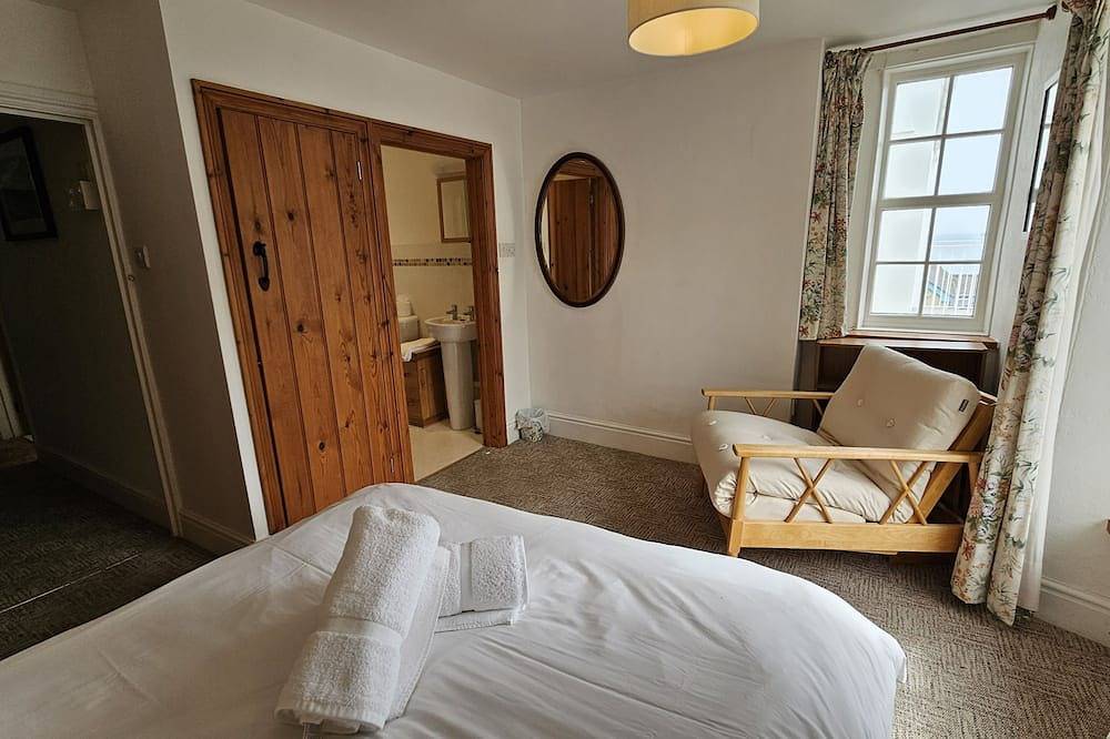Hillside Cottage -  a cottage that sleeps 5 guests  in 2 bedrooms in Portscatho, Cornwall