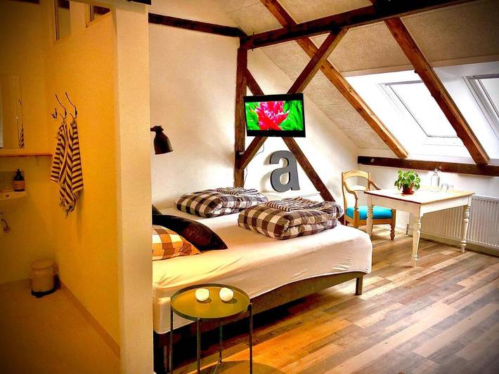 Bed and Breakfast für 5 Personen, mit Balkon und Whirlpool sowie Terrasse und Garten