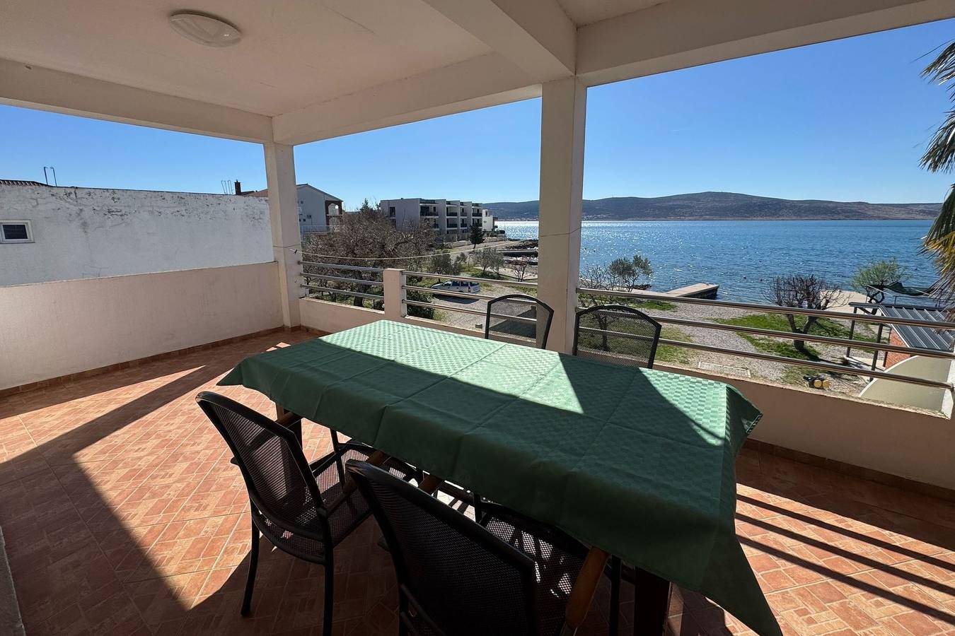 Ganze Wohnung, 3-Zimmer-Ferienwohnung am Strand Seline, Paklenica A-6528-a in Starigrad, Zadar