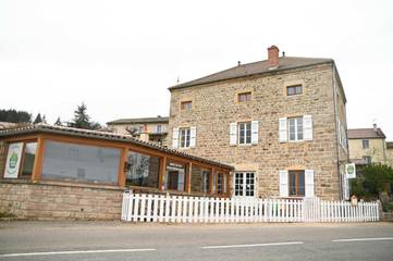 Chambre d’hôte pour 4 personnes, avec vue ainsi que jardin et terrasse à Solutré-Pouilly