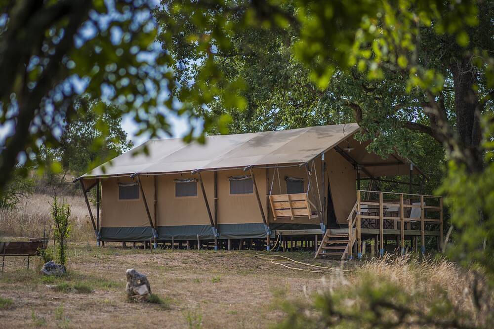 Tente Lodge au gite de Poudally en pleine nature in Lalbenque, Parc Naturel Régional des Causses du Quercy
