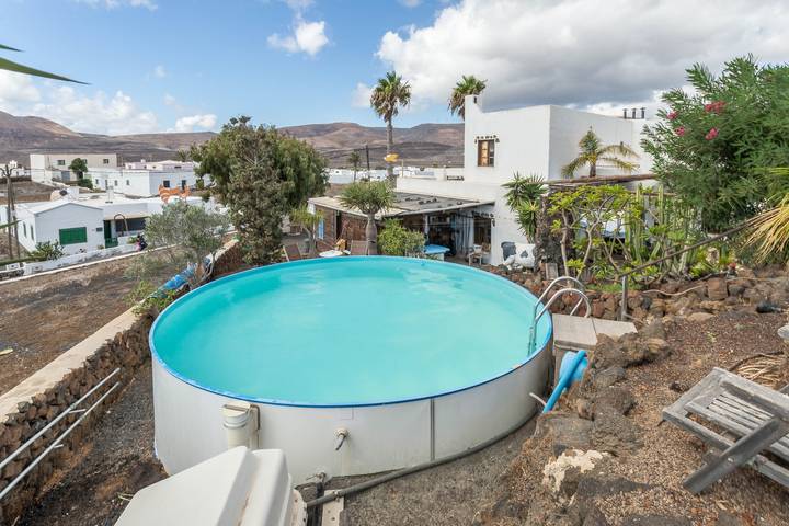 Ferienhaus Casa Cueva mit Bergblick, Pool, WLAN und Terrasse in Guatiza, Teguise
