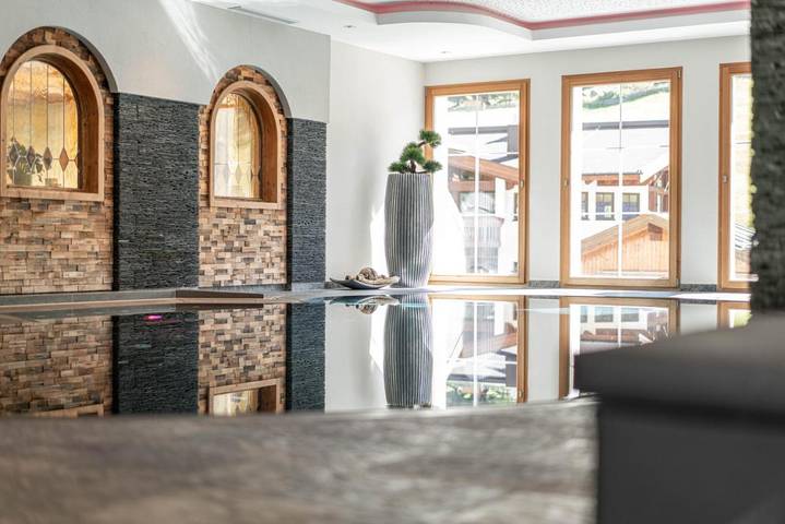 Hotel voor 4 personen, with Balkon and Terras as well as Zwembad and Sauna in Vent