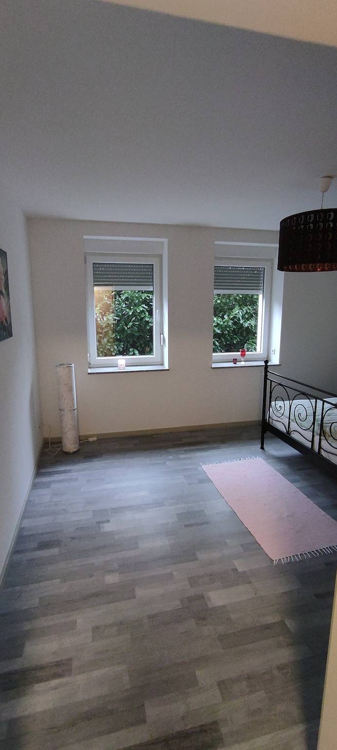 Apartamento entero, Apartamento 'Ferienwohnung Seeglück' con terraza privada y jardín privado in Lauchhammer, Naturpark niederlausitzer heidelandschaft (Brandenburg)