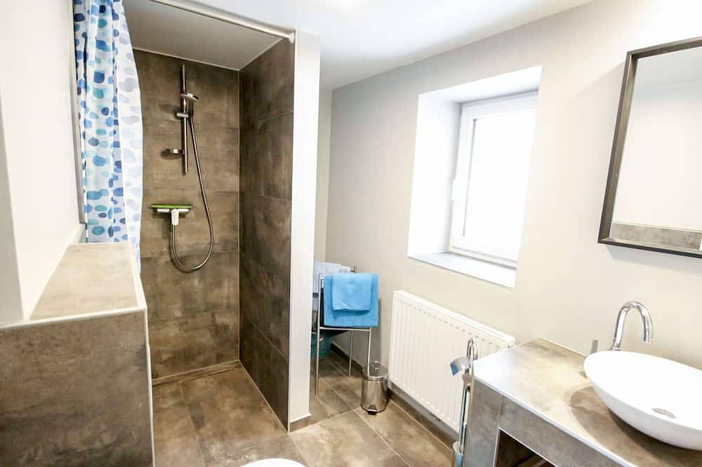 Ganze Wohnung, Schöne Wohnung für 4 Gäste mit  W-Lan, Tv und Balkon in Pians, Tiroler Oberland