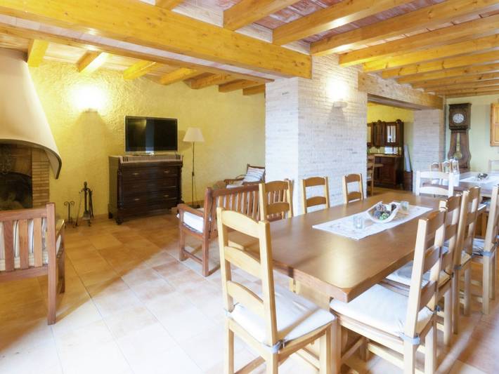 Casa rural para 6 personas, con jardín además de piscina y terraza, Familias con niños en Bages - 3