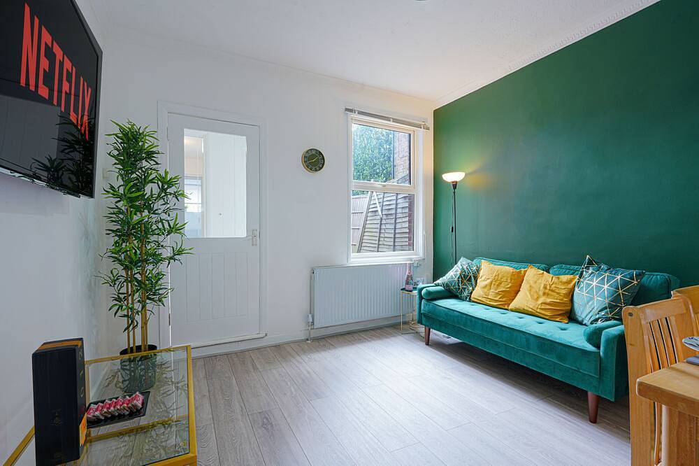 Fantastic 5 Bedroom House in Luton, Chiltern Hills
