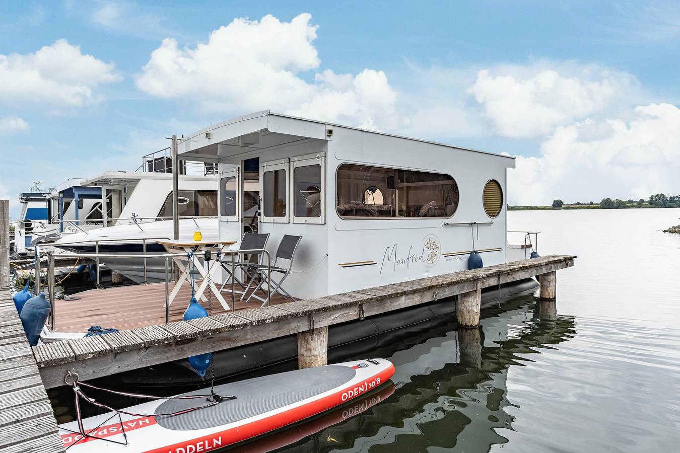 Hausboot 'Ms Manfred' mit Seeblick und privater Terrasse in Röbel, Müritz