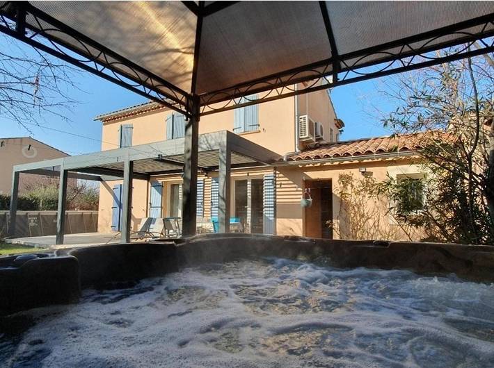 Chalet para 5 personas, con piscina además de jardín y jacuzzi - 1