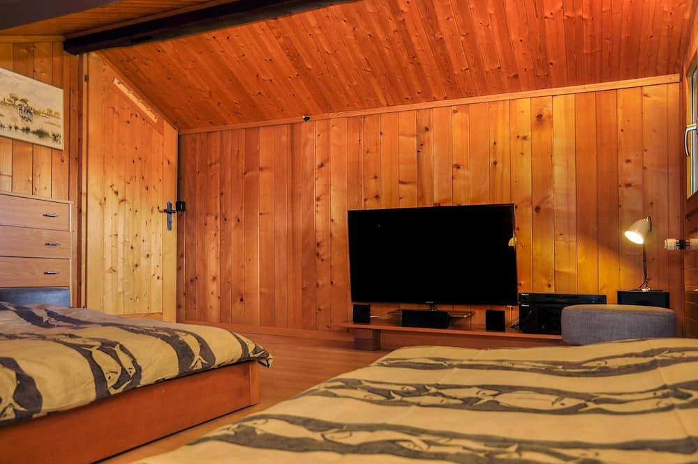 Chalet in the heart of nature with Spa in Le Locle, Three-Lakes