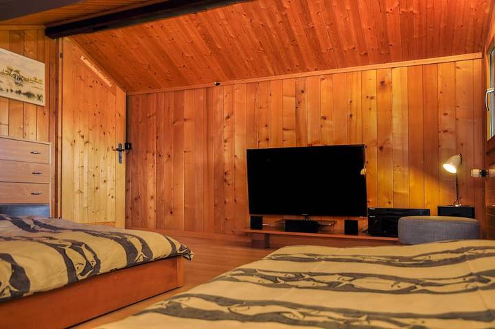 Chalet in the heart of nature with Spa in Les Replattes, Le Locle