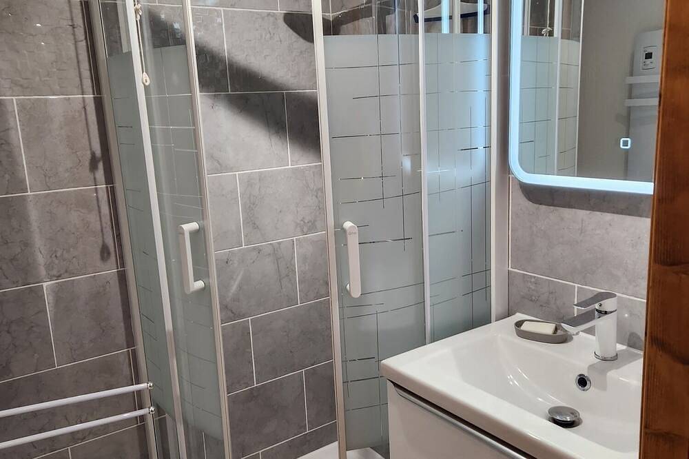 Ganze Wohnung, 2 bedroom appt 20 mins from Morzine and rest of Portes du Soleil in Le Biot, Thonon-les-Bains und Umgebung