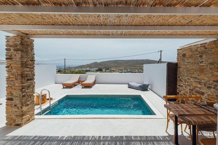 Villa for 4 people, with garden and pool as well as view in Tinos