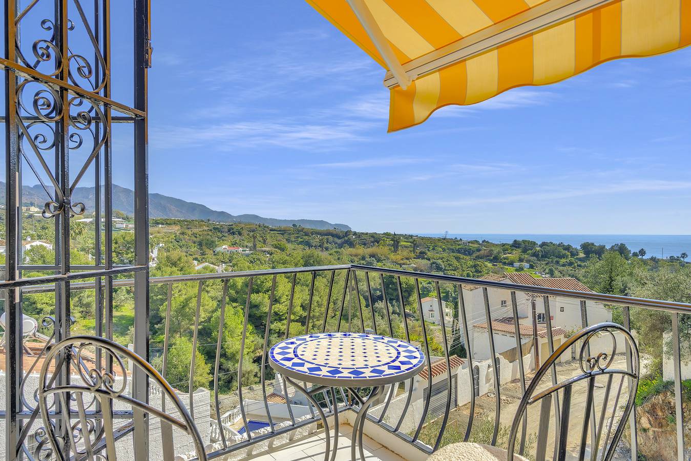 - Villa Chumbera in Playa de Burriana, Nerja