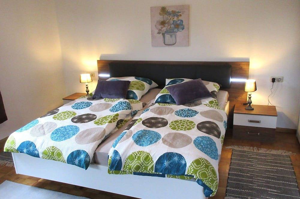 Ferienhaus für 12 Personen, 6 Sz, Blick in Berchtesgadener- u. Chiemgauer Alpen in Kirchanschöring, Rupertiwinkel