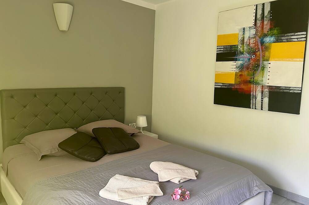 Villa les Lauriers Roses heated pool 10 min Avignon in Tavel, Region de Nimes
