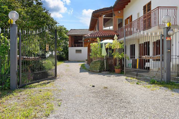 Villa per 10 persone, con Balcone e Giardino a Dogliani