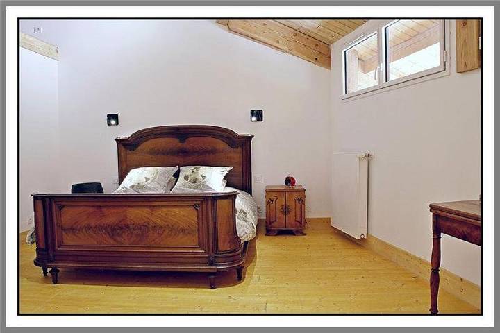 Chambre d’hôte pour 6 personnes, avec vue et jardin dans l' Ain - 2