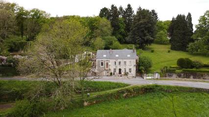 Gîte pour 4 personnes, avec piscine ainsi que jardin et vue à Bersac-sur-Rivalier